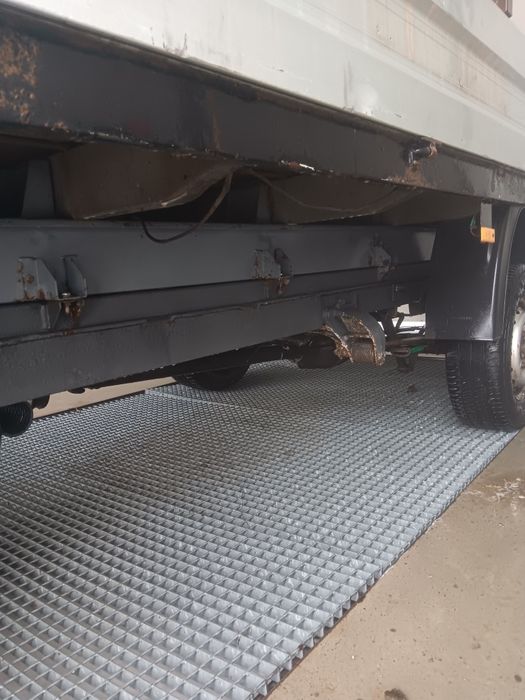 Vând Mercedes sprinter carosata motor 2.7 mai multe detalii la telefon