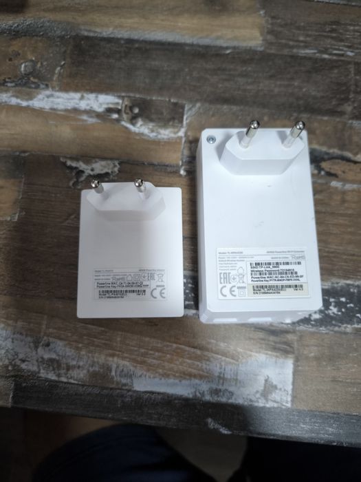 Două kituri TP - link AV600 Powerline Wi-Fi Extender
