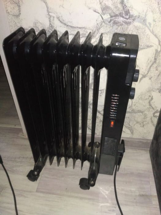 Продам обогреватель 5000 тг греет отлично срочно нужны деньги