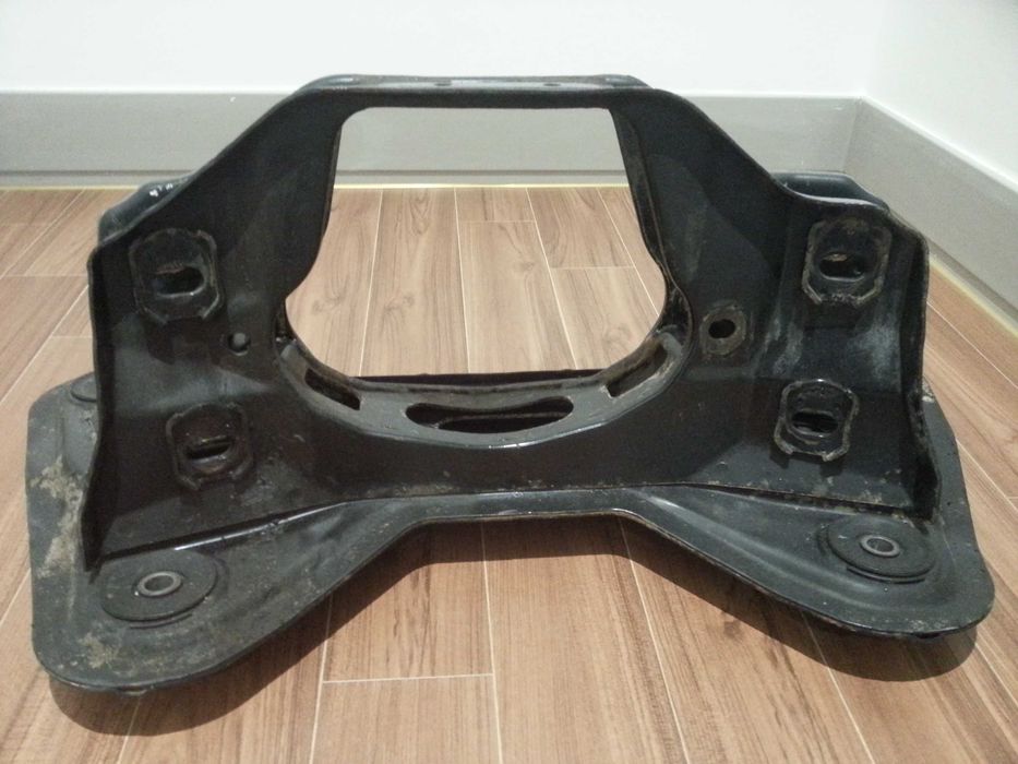 Продам запчасти на Hyundai Santa Fe 1 поколение и Pajero 4