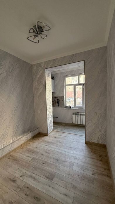 Продаю квартиру в Яшнабадском районе Иззат навострой 1 комнатная 32м2