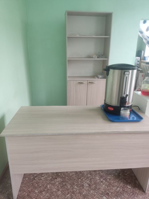 Продам стол и шкаф!!!