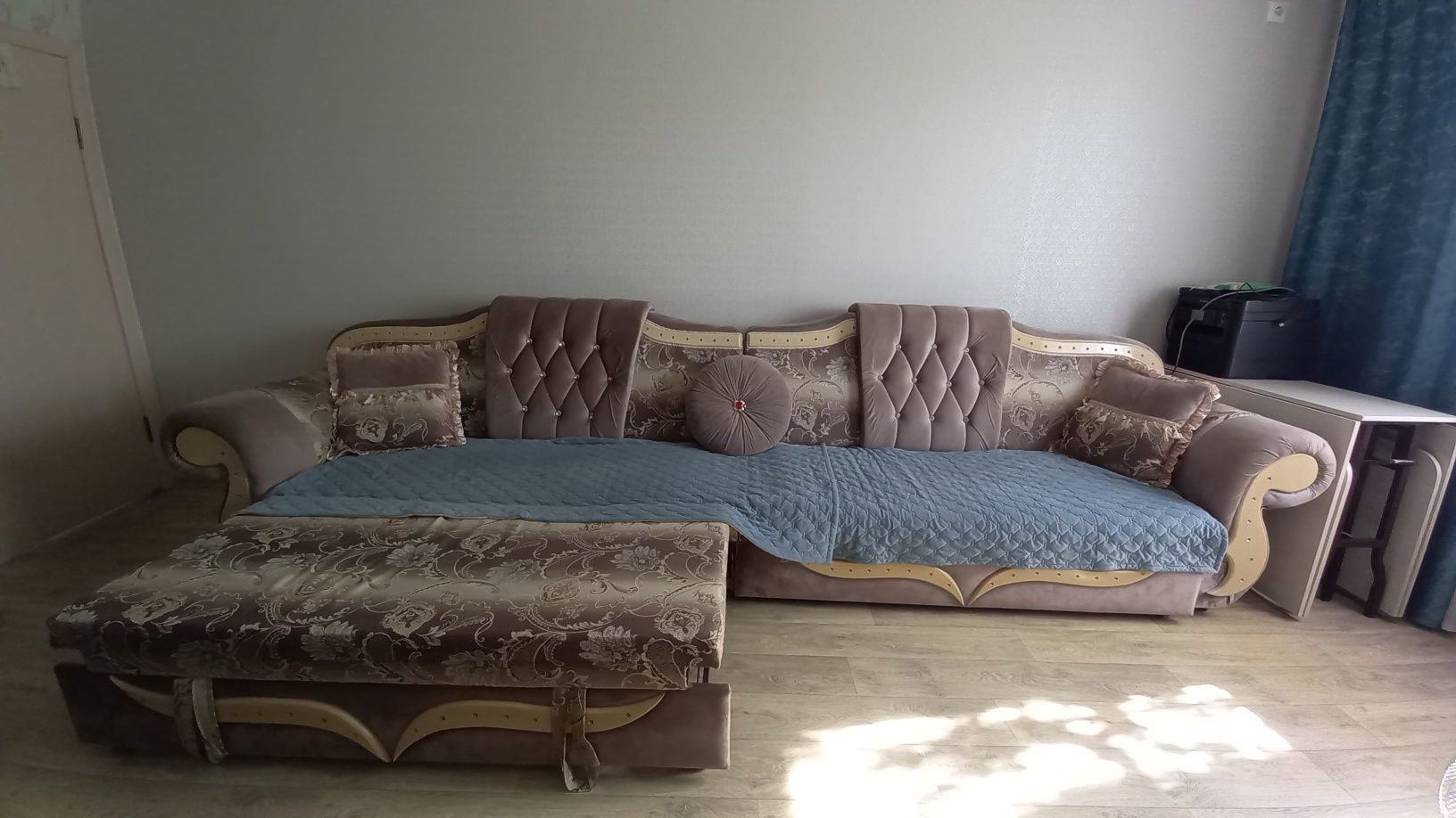 Диван каралевский
