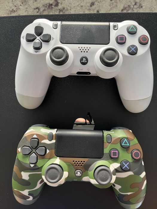 Vand PS4 Pro 1 Tb +2 console si jocuri