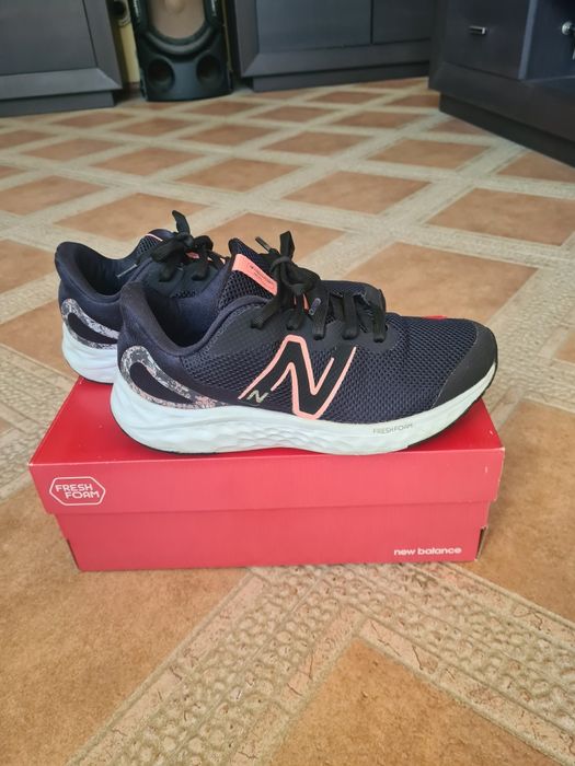 маратонки New Balance и Joma 38