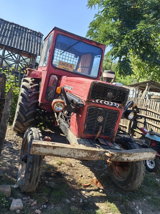 Tractor Universal 650
