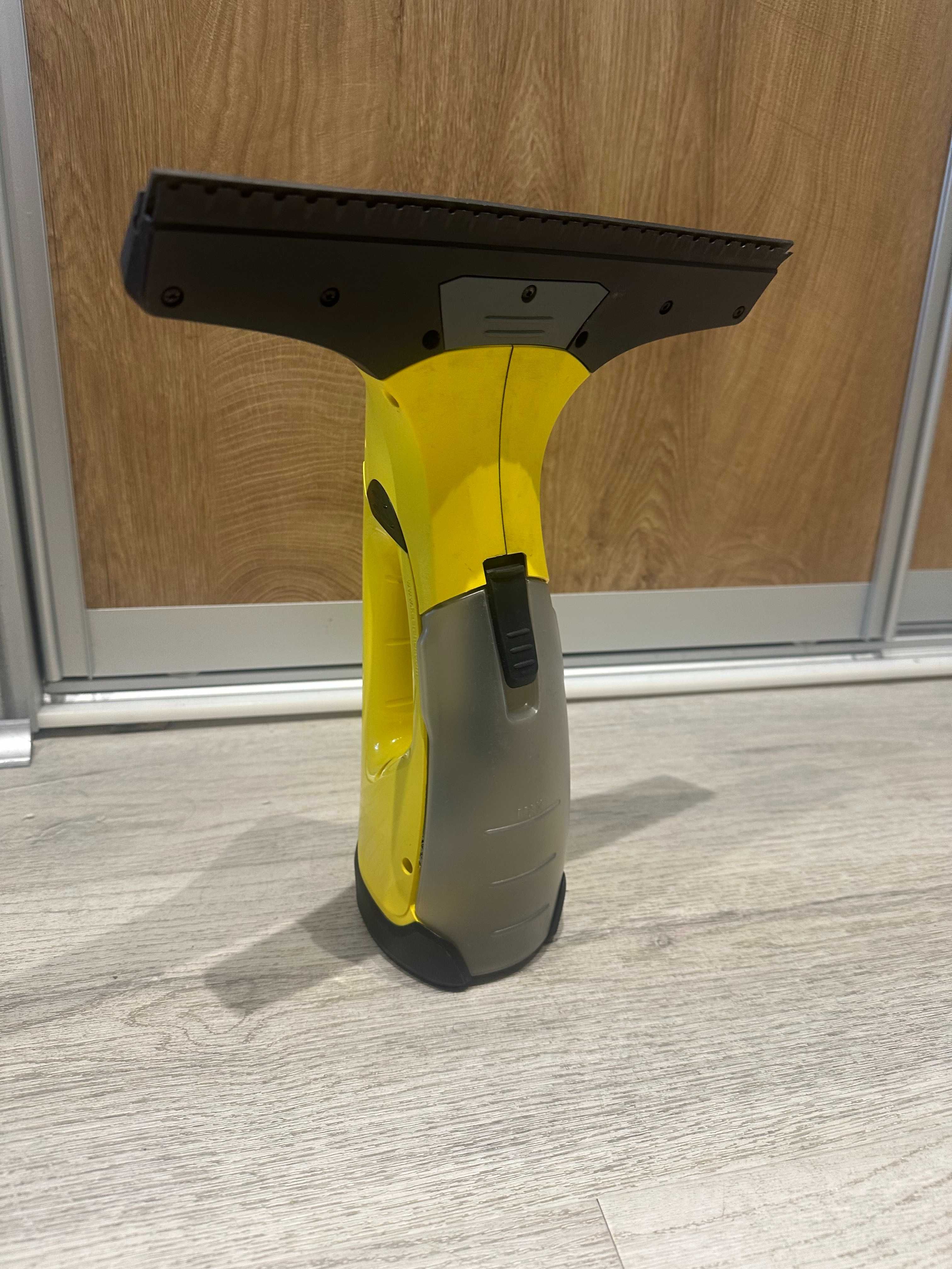 Уред за почистване на прозорци Karcher WV 2 Стъклочистачка