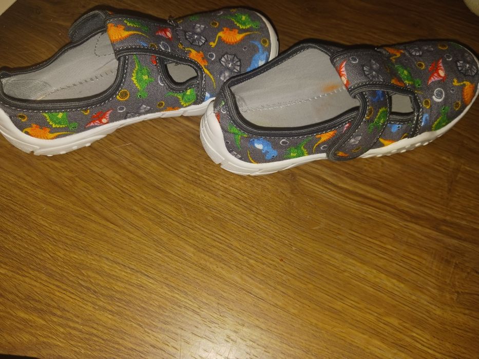 Продавам  запазени  Детски Обувки  на ниски цени