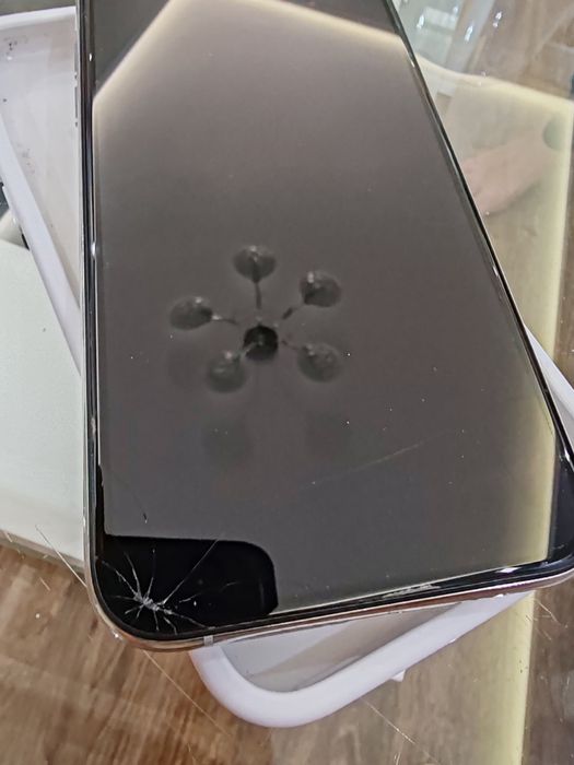 Продавам телефон iphone xs