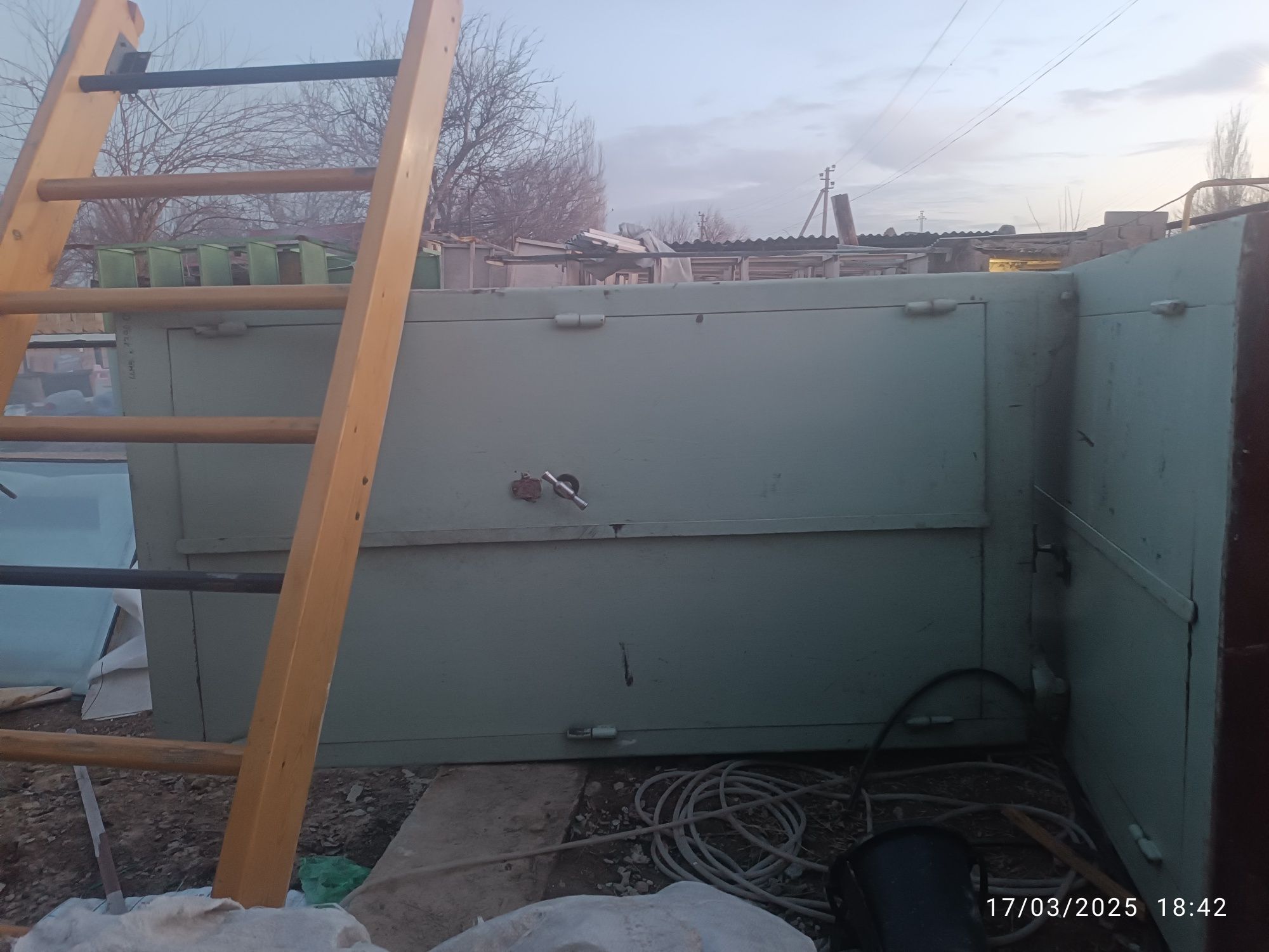Sef  4 Dona Stelaj ham bor 15 dona pulini kelishamiz Holati