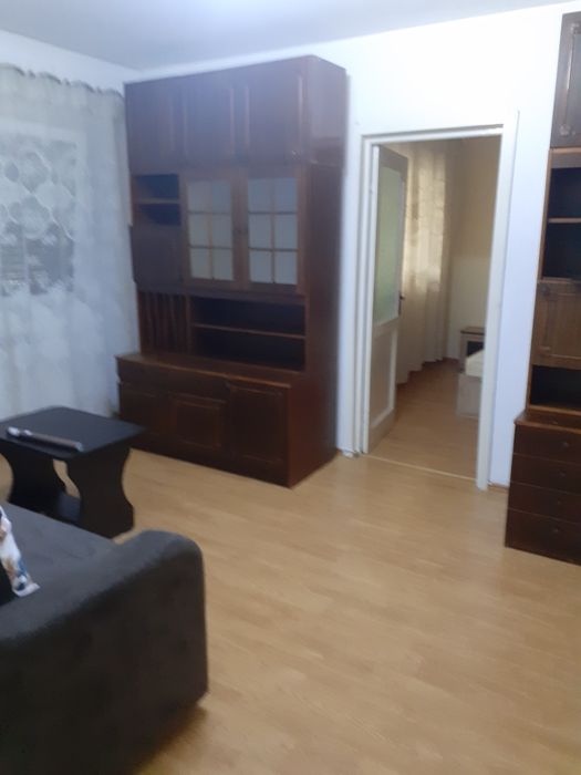 Închiriez apartament 2 camere etaj 1