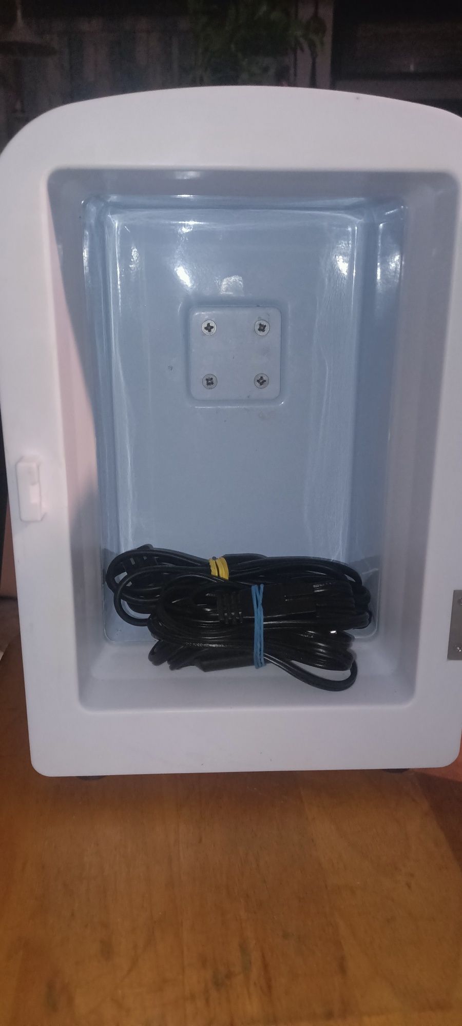 Minifrigider auto sau cosmetica