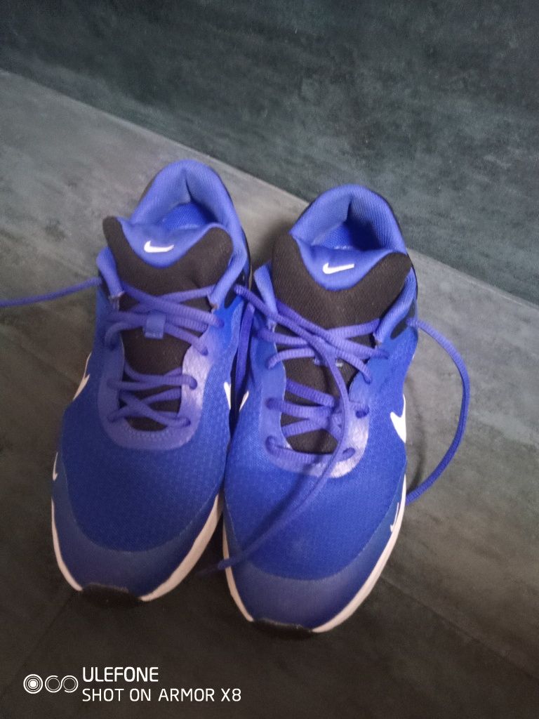 Adidași mărime 40