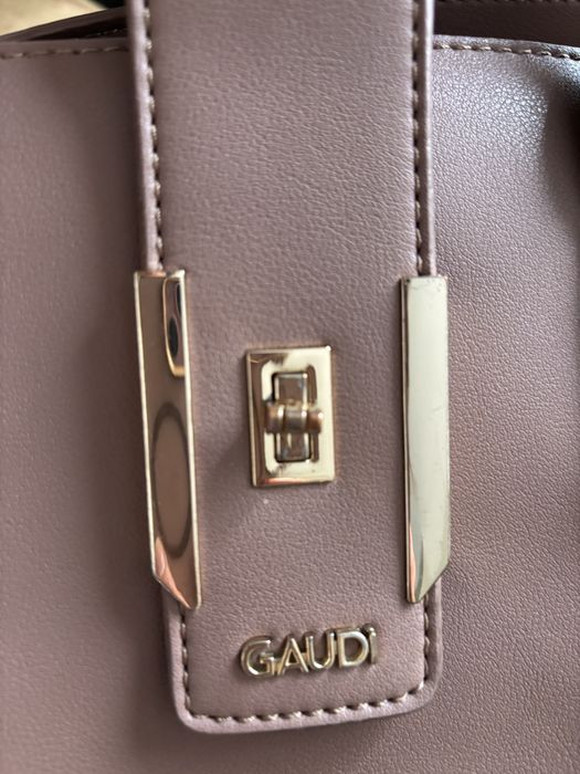 Gaudi чанта бежово с дълга дръжка