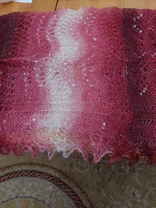 Шарф паутинка очень красивого цвет, ручная работа стоимость 3500 тенге