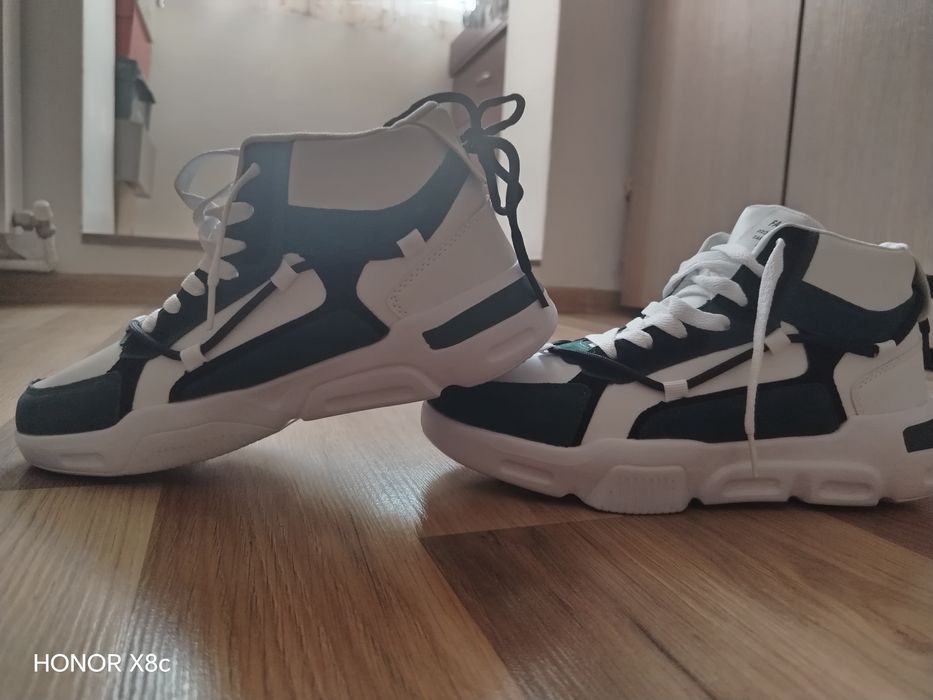 Vând papuci tenis mărimea 40