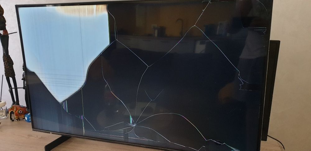 Televizor Samsung 43AU8072, 108 cm, Smart, 4K Ultra HD, ecran crapat