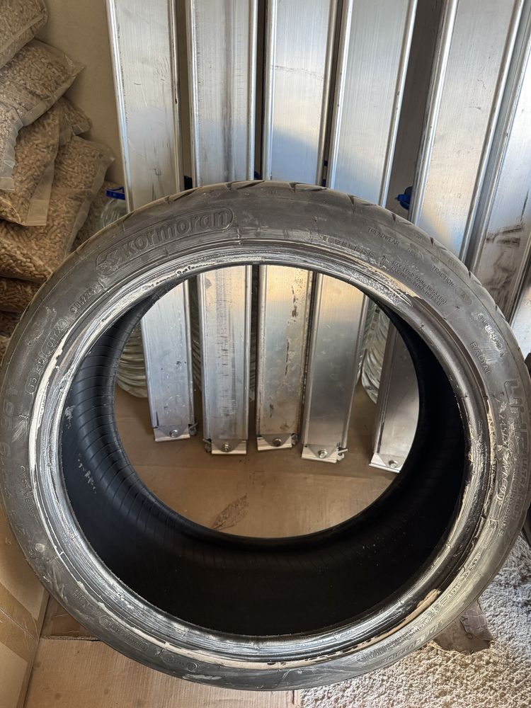 2бр. Гуми Kormoran 245/40R19 bot 0522