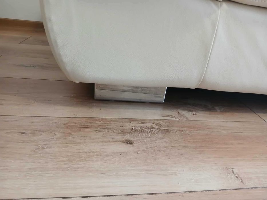 Canapea din piele naturală de cuoare crem deschis