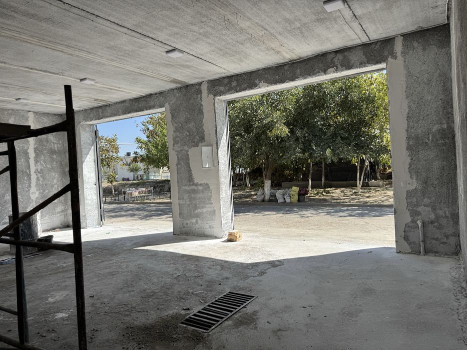 Сдаётся помешение в доль дороги можно под склад можно под бокс