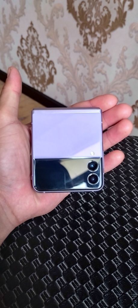 Samsung Z Flip 3 ideal