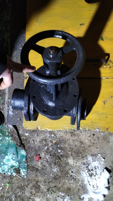 Продам задвижку на 100