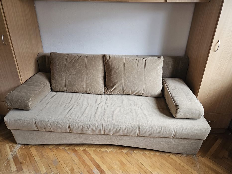Canapea extensibila cu  loc pentru haine