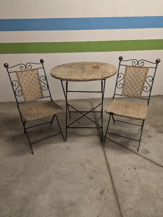 Градинска маса с два стола