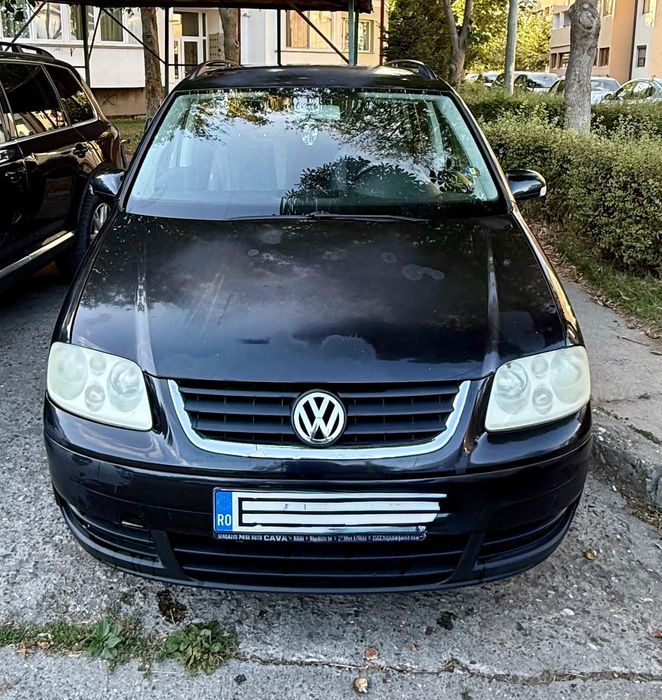 Vând Touran 1.9 TDI 2004 Culoare: Negru-preț 2000 Euro