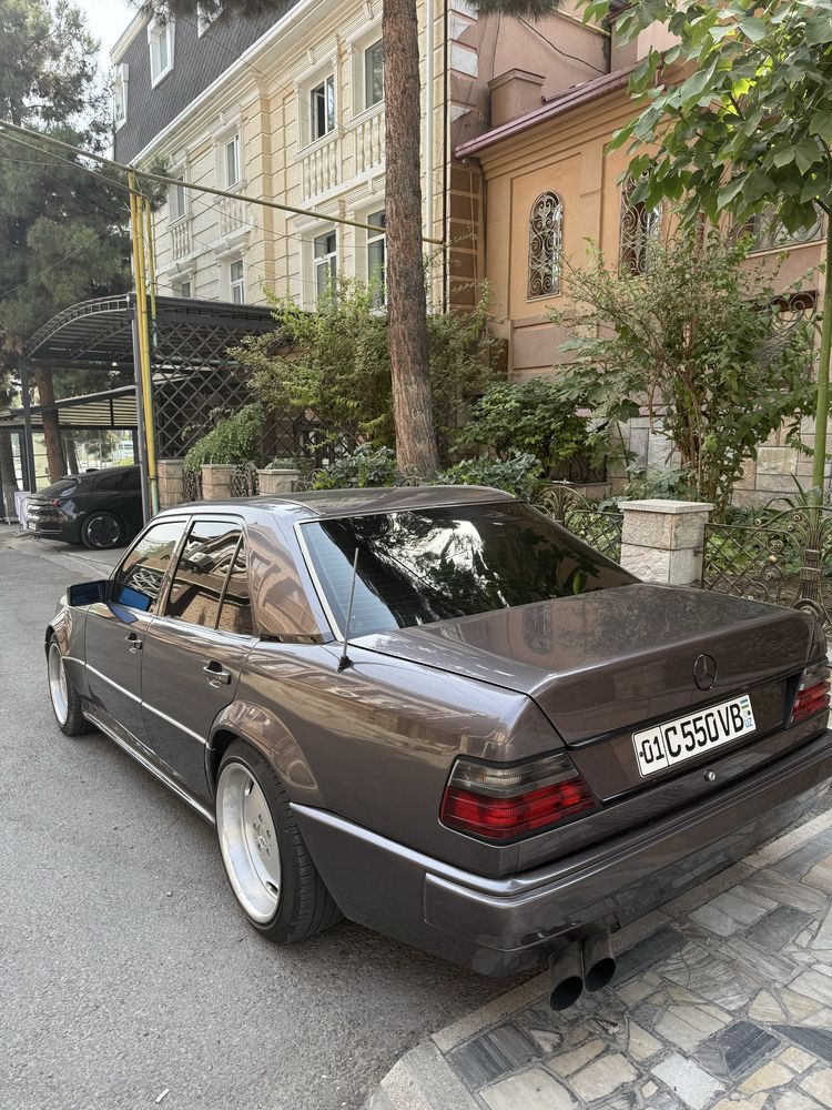 Мерседес Бенз W124 волчок 5.5 AMG матор сотилади