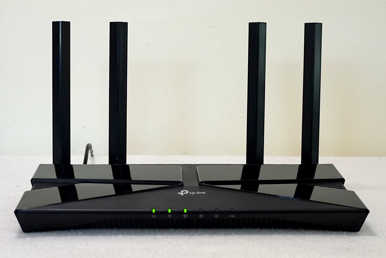 Router Wi-Fi 6 Gigabyte Dual-Band AX1800 cu Tehnologie OneMesh