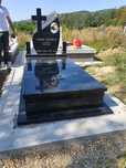 Monumente funerare