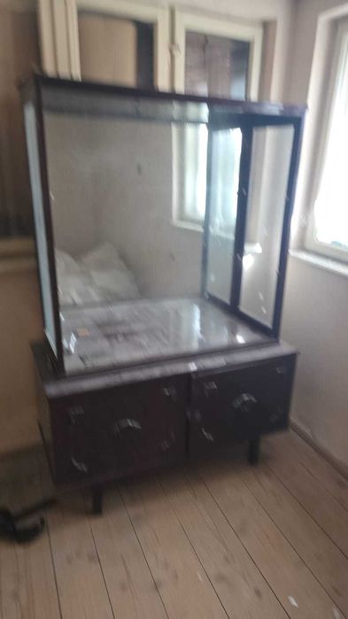 Donez 4 elemente de mobila + 4 lustre