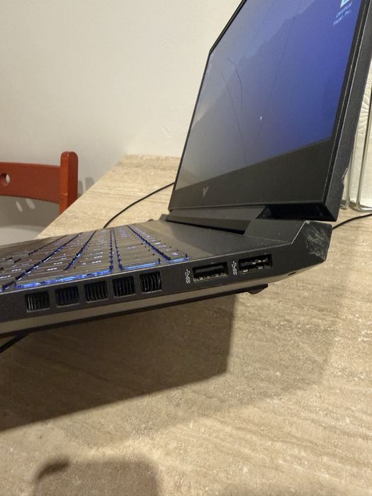 Vând Laptop HP Victus 16 - Rtx 3060 - 144hz + încarcător