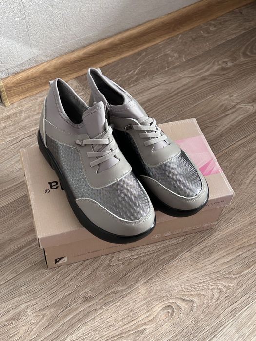 Продам полуботинки