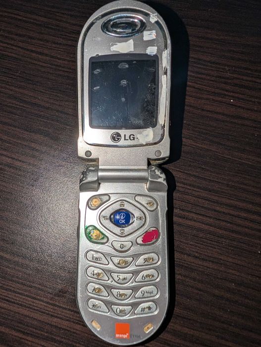 LG C1100 pentru piese sau colectionari