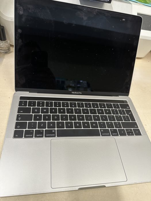 Macbook pro i9 / 16 gb ram
