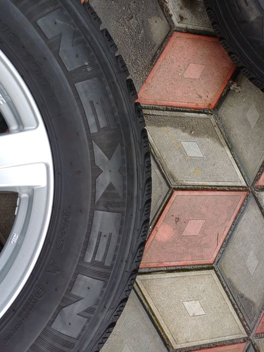 Vând 4 anvelope de iarna 215 70 r16 NEXEN ca și noi rulate max 500 km