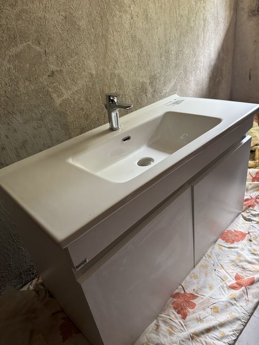 Нова мивка за баня+MDF шкаф+смесител Roca