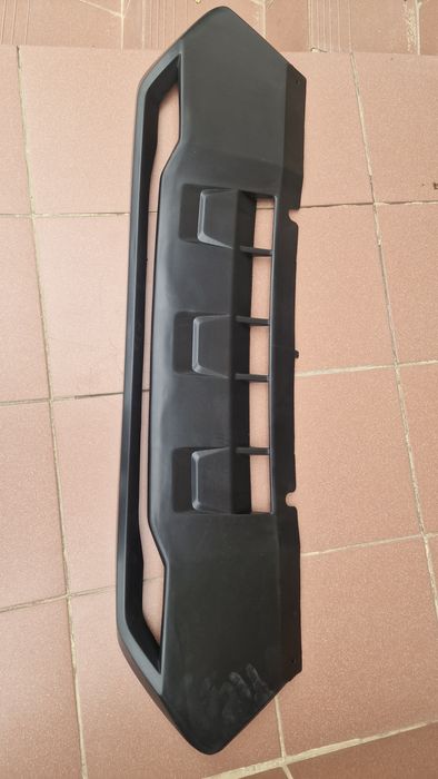 Продаётся защитная накладка на передний  бампер, решетка радиатора,