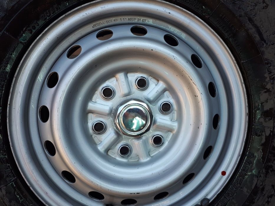 Продаются шины 205/80R16 Bridgestone с дисками на Mitsubishi L200