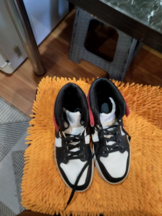 Джорданы 38 размер.