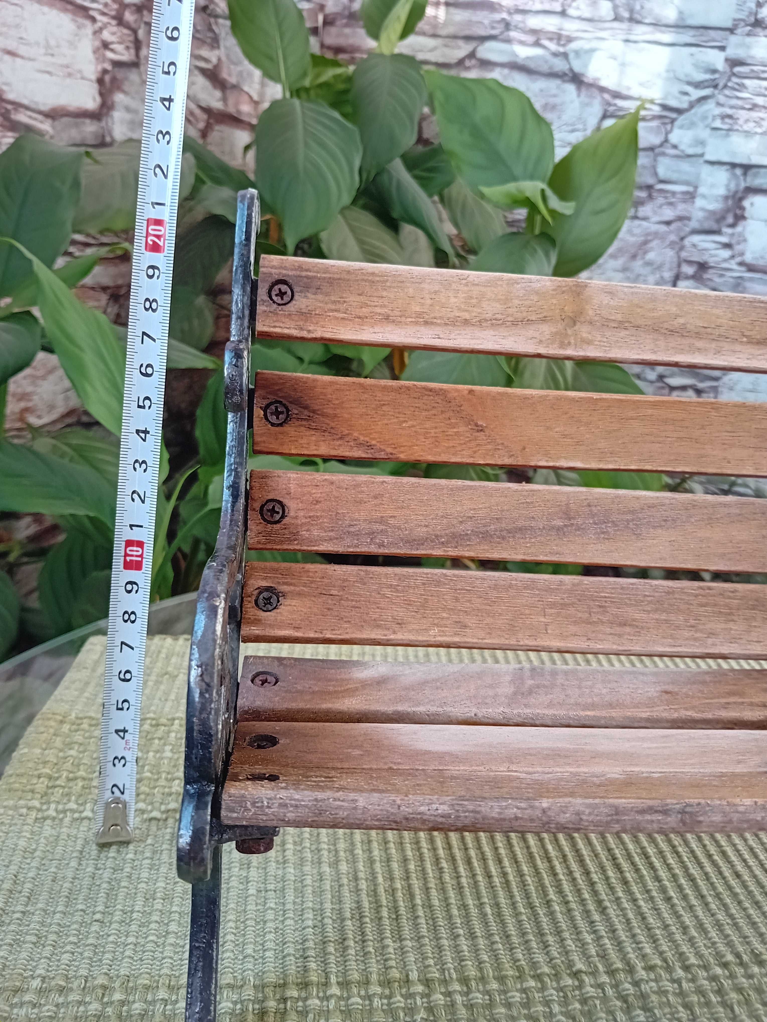 Малка дървена пейка ДЕКОРАТИВНА