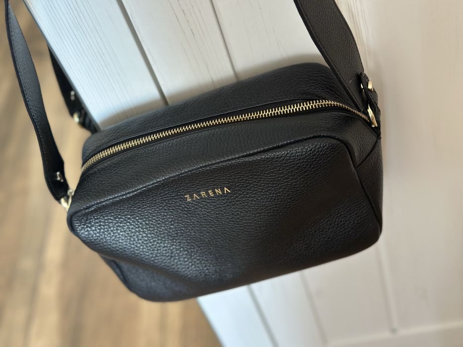 ZARENA Стилна удобна черна чанта