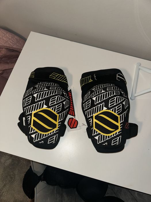 Наколенки за мотор M/L