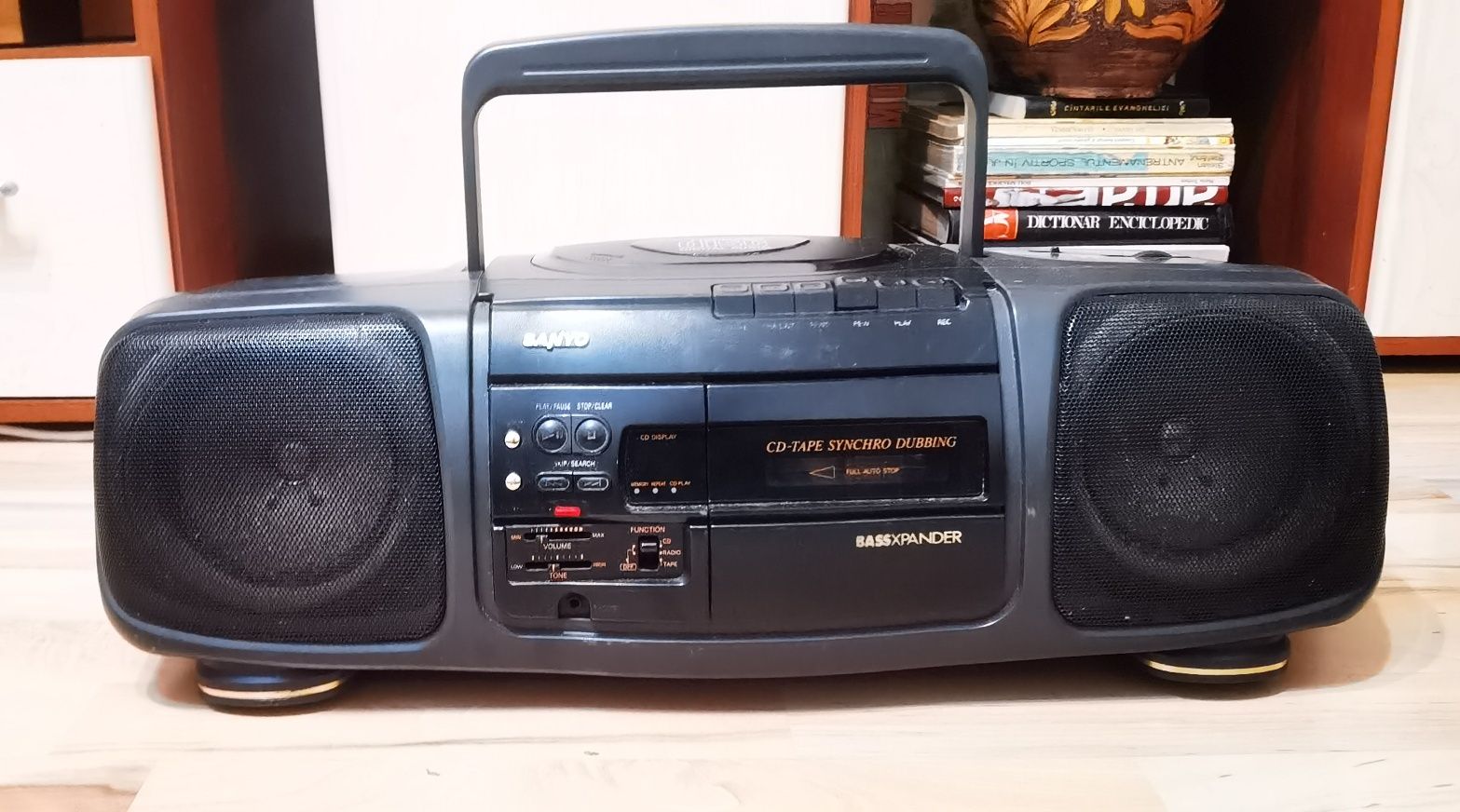 Radio casetofon cu CD Sanyo retro vintage de colecție anii 90