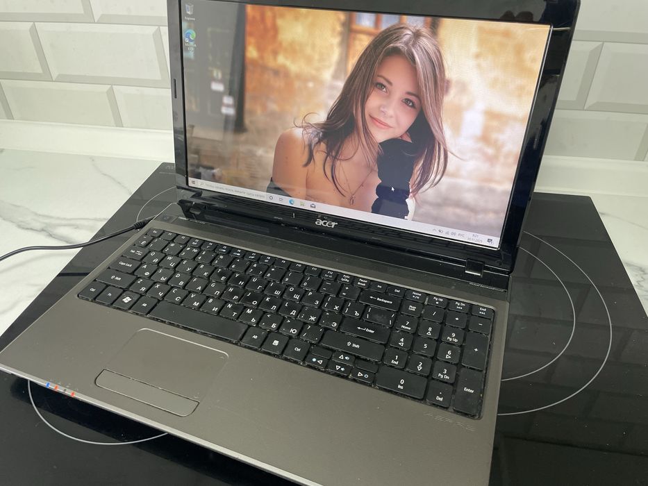 ноутбук Acer в робочем состоянии