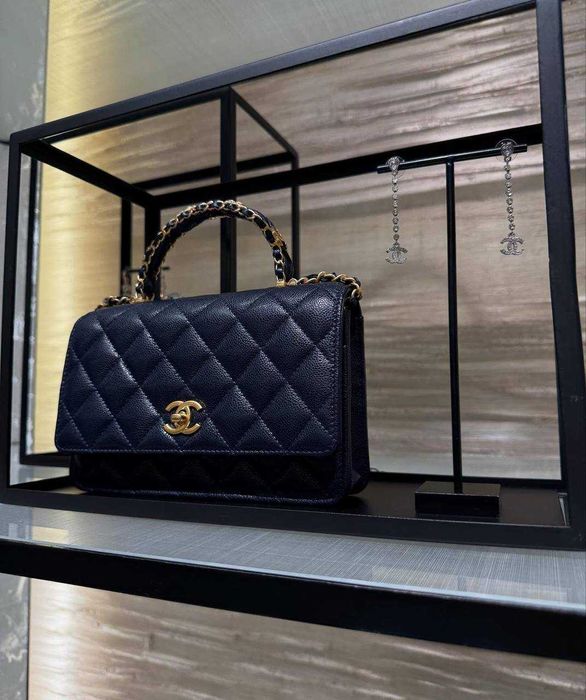 Новая сумочка Chanel - из лондонского бутика!