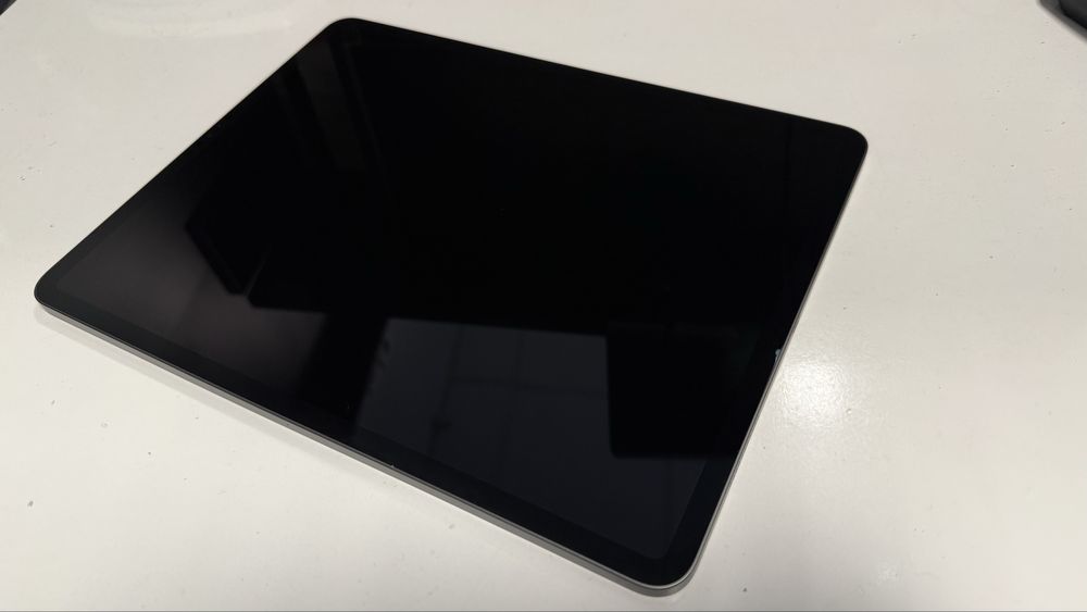 Продавам iPad Pro 12.9”(5th Gen) A2378, 128GB, Wi-Fi, Gray