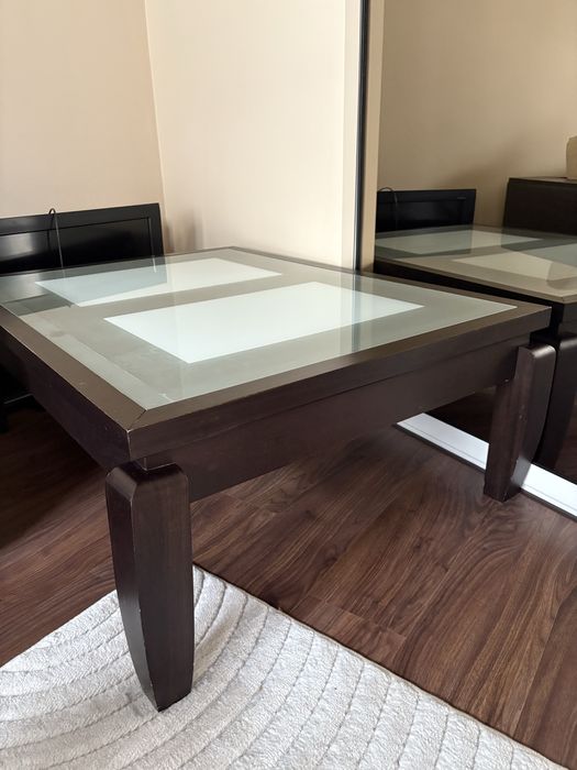 Холна маса от масивно дърво с повдигащ механизъм